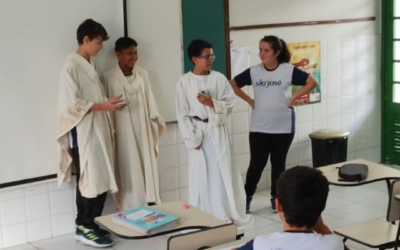 Trabalhos práticos de Ensino Religioso promovem importantes reflexões e debates entre adolescentes